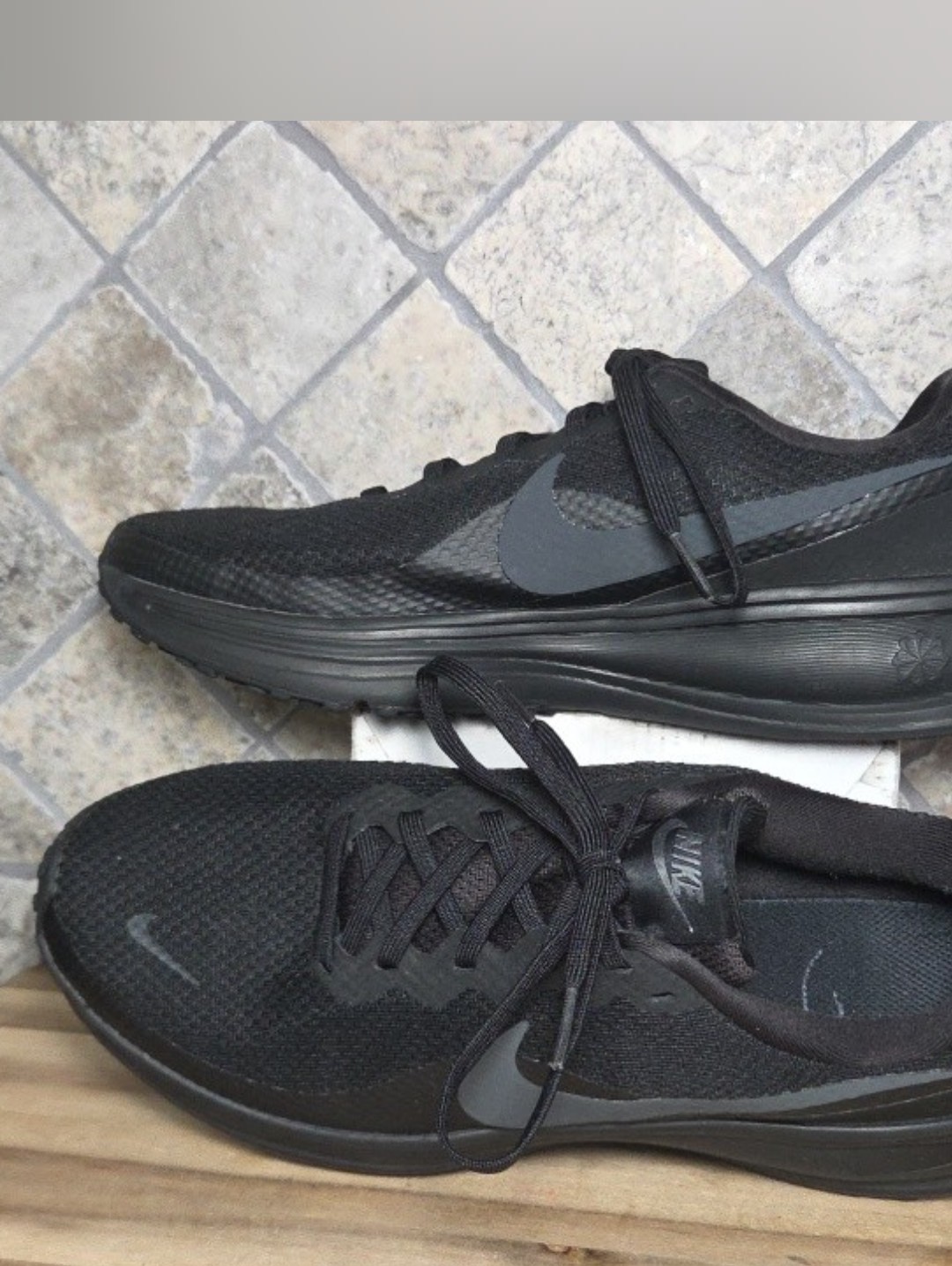 Nike Mens Revolution 8 Road Running Shoe Lightweight Running Trainers Black